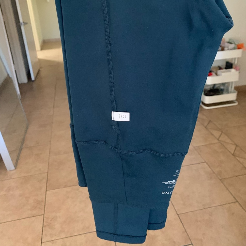 Carbon 38 7/8 leggings with pockets in Cloud Compression. **Dark Teal